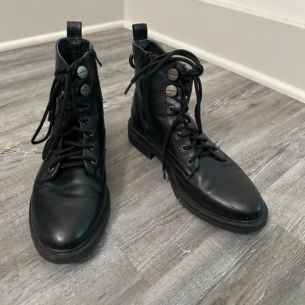 Black ladies boots